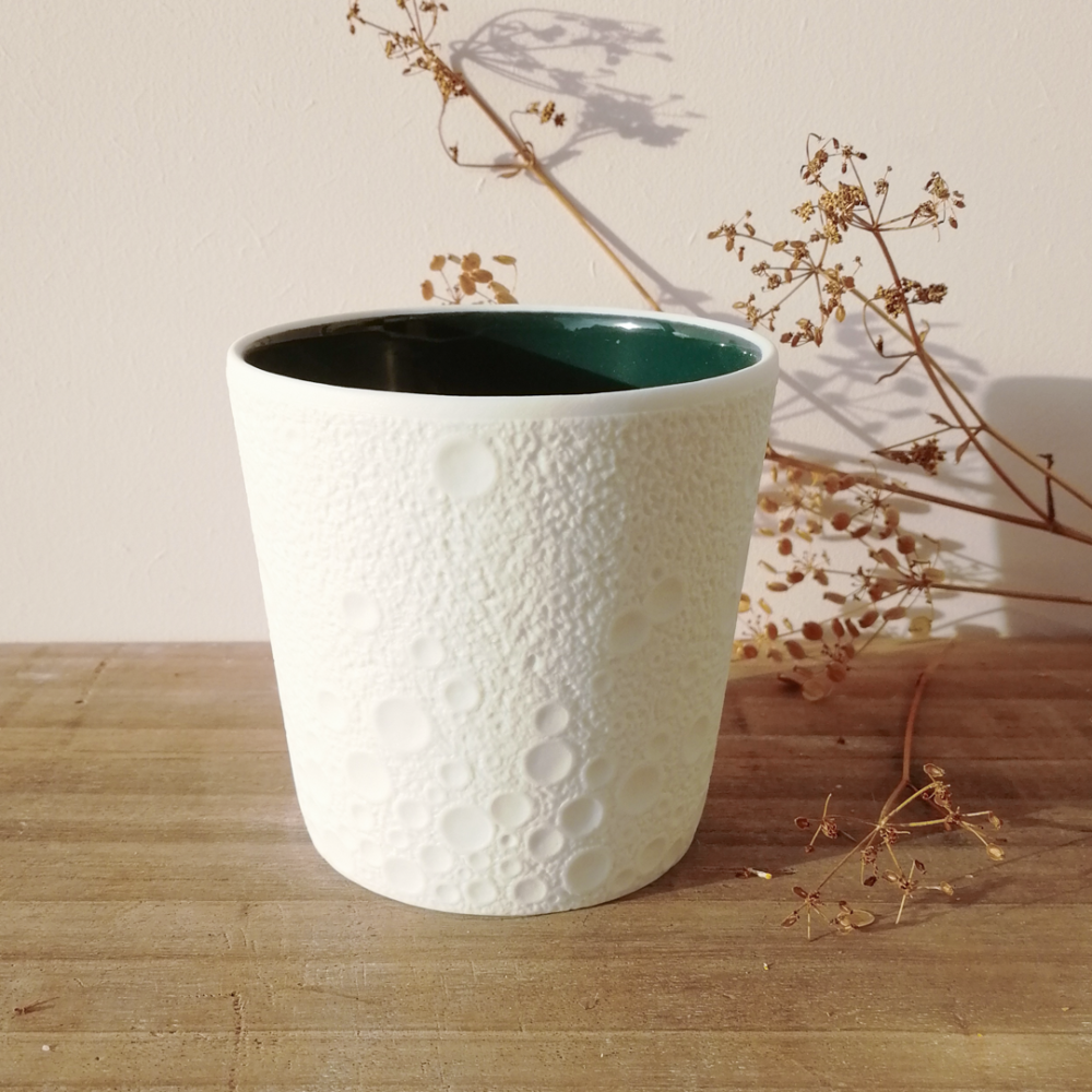 Médaillon En Porcelaine De Limoges - Barbotine, Grand Feu, Occasion Vintage